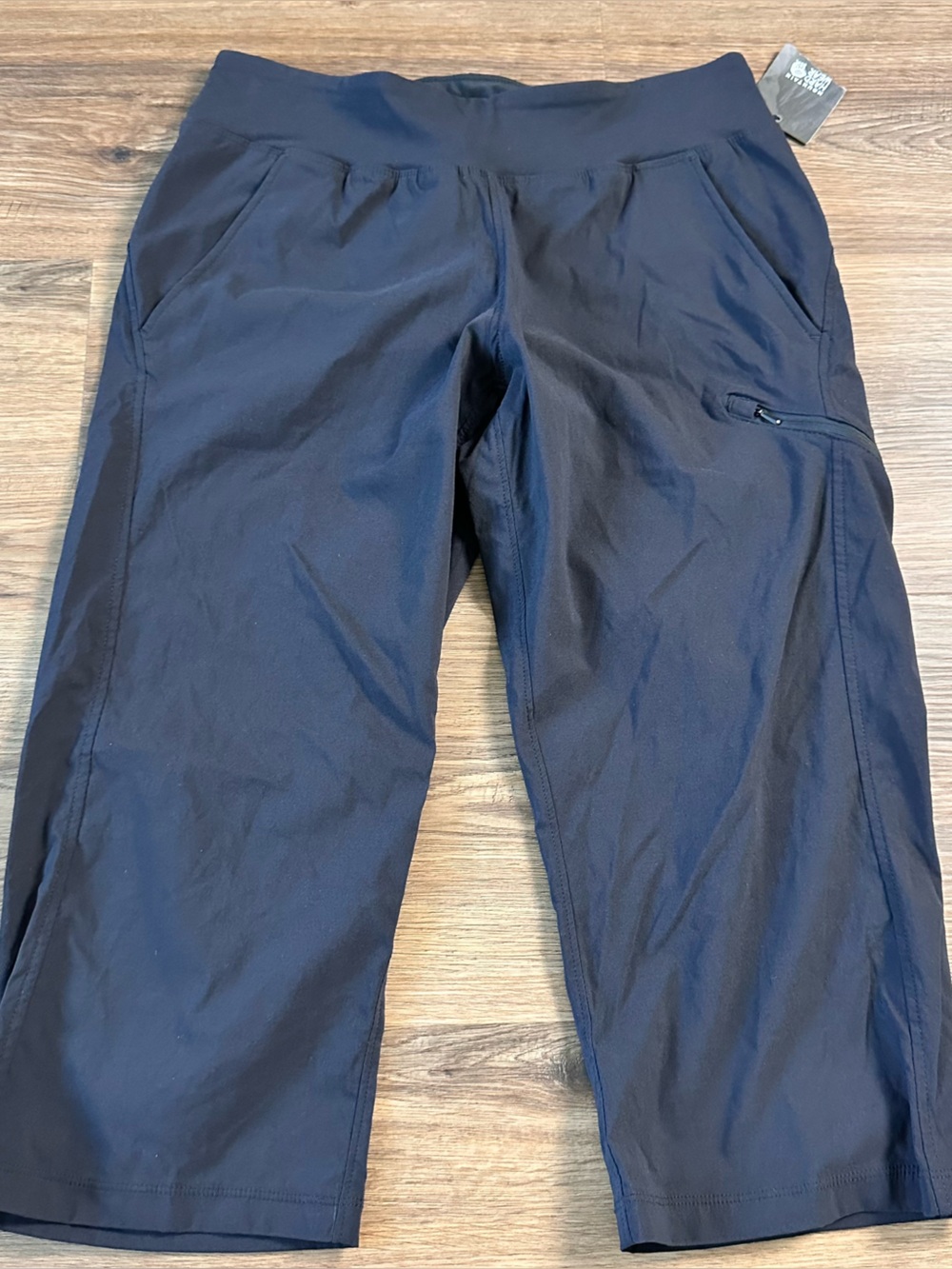Mountain Hardwear Womens Dynama/2  Capri Pants Black Small UPF GORP Hiking NEW